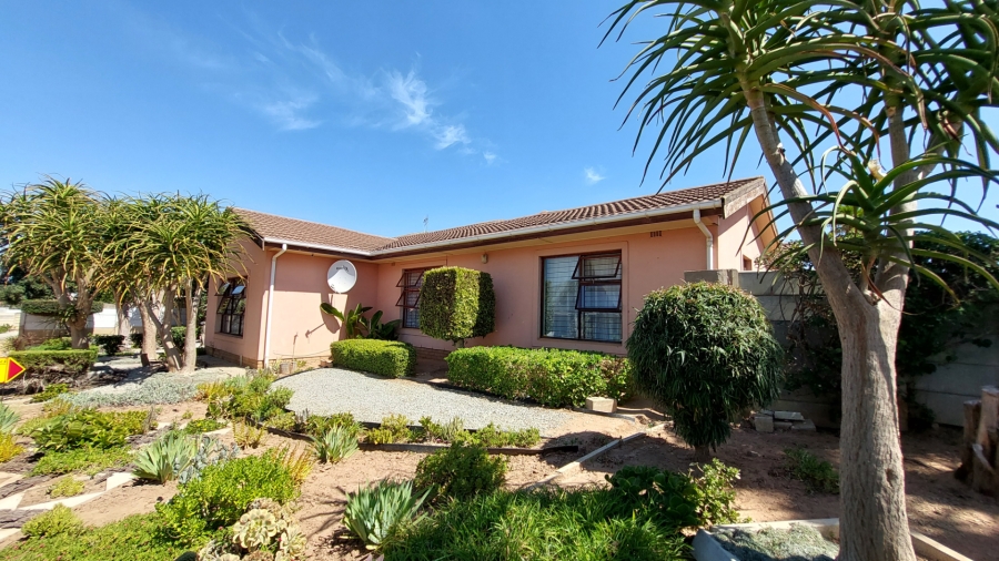 4 Bedroom Property for Sale in Newclair Western Cape